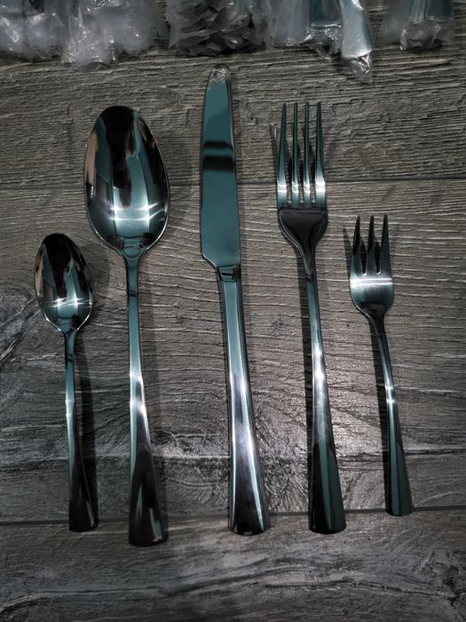 Set de tacâmuri 60 bucăți complet noi (linguri, furculițe, cuțite)
