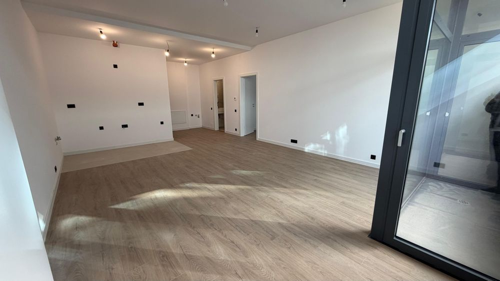 Proprietar \ ONE NORTH LOFTS \ Pozitionare Vest catre rep. PORSCHE