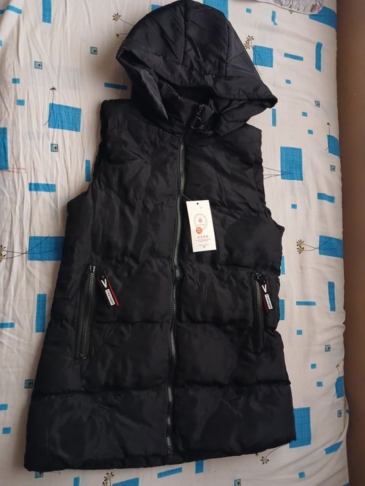 Чёрный безрукавка