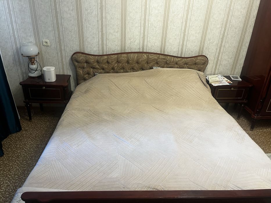 Продам спальный гарнитур