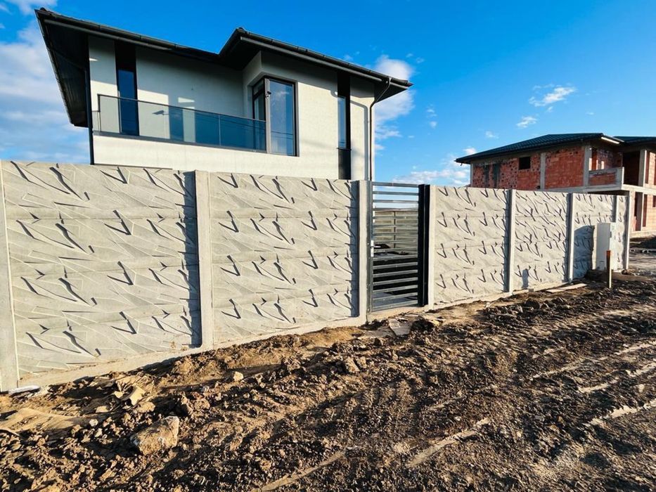 Gard beton din placi si stalpi