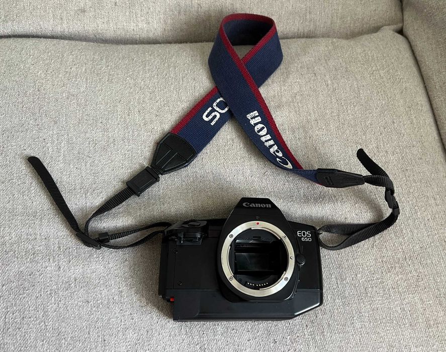 Canon EOS 650 body vintage SLR 35mm, fără accesorii