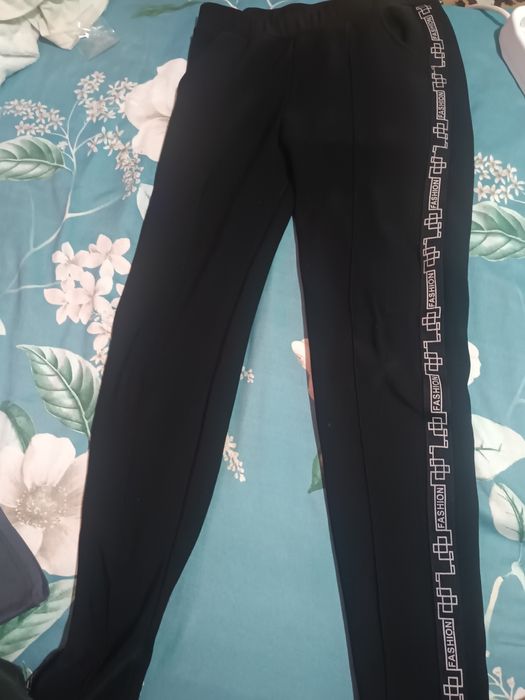 Pantaloni negri groși