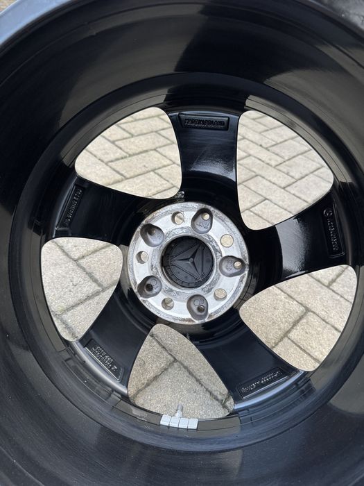 Se vinde set jante originale Mercedes Benz R18 e class