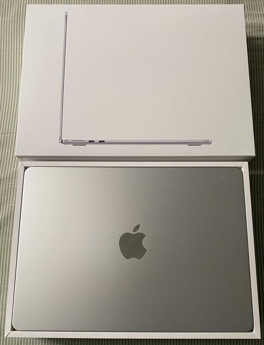 Продавам MacBook Air M4 13