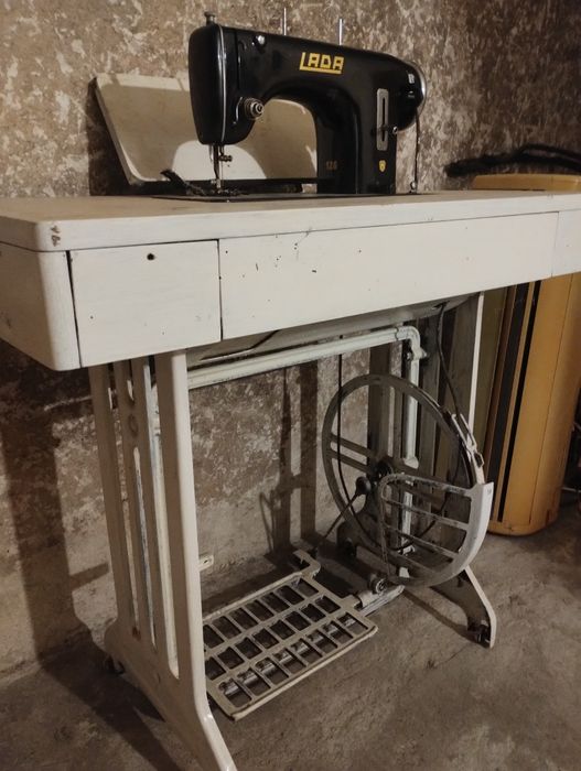 Шевна Машина LADA