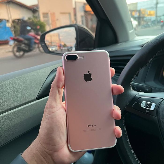 Iphone 7 Plus ideal srochna sotiladi