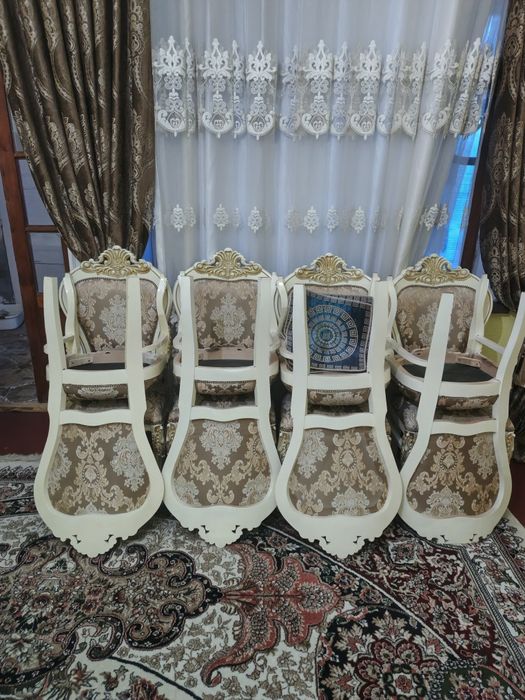 Срочно продам стол и стулья 12 штук