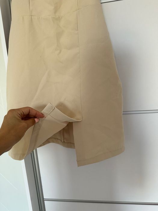 Къса рокля с тънки презрамки