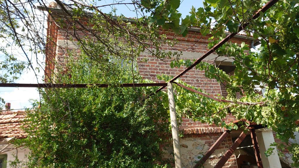 Двуетажна къща в село Сламино