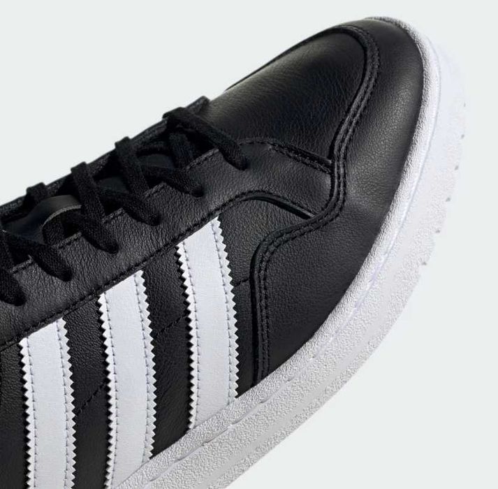 Мъжки обувки от естествена кожа  ADIDAS TEAM COURT  размери 40 - 46