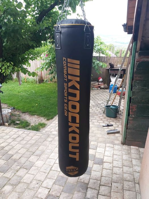 Vând sac de box Knockout Skintex, 150 cm, 40 kg, nefolosit, in stare foarte bună