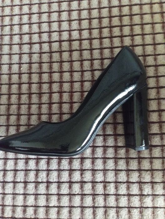 продам туфли женские глянцевые