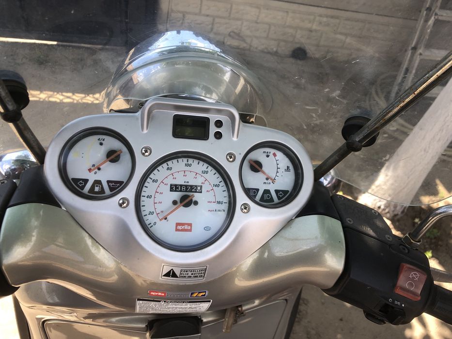 Vand scuter aprilia scarabeo 150