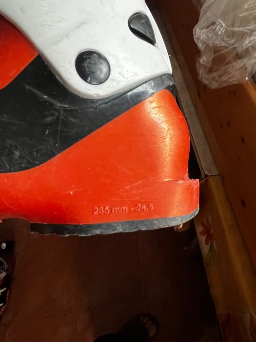 Продавам употребявани ски и ски обувки