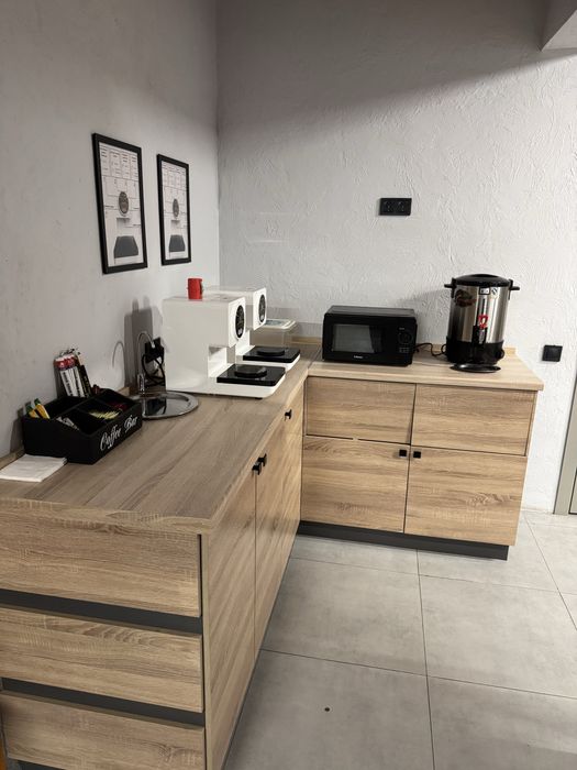 Кухонный стол угловой