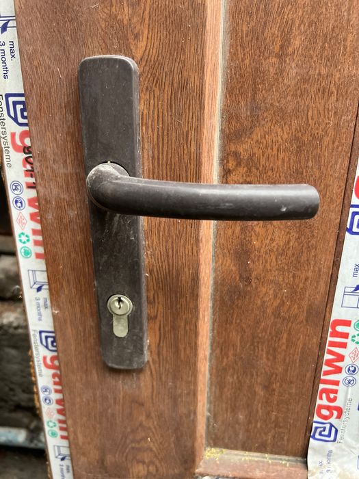 Продам дверь пластиковую