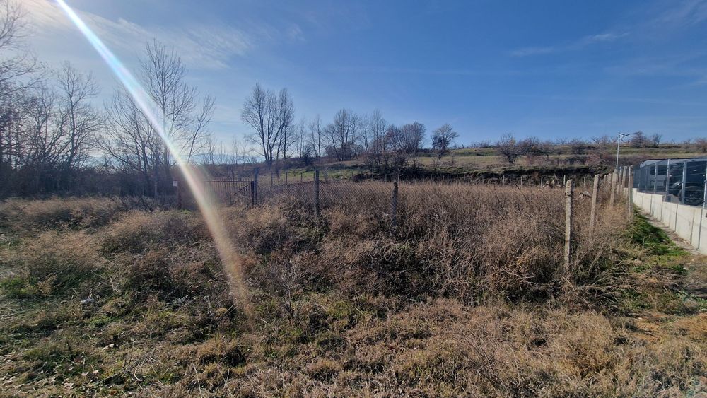 ПРОДАВАМ УПИ 753 кв.м.