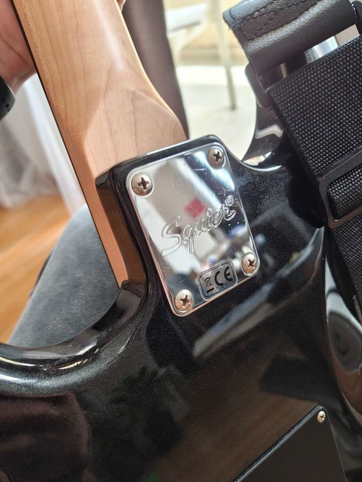 Електрическа китара Squier Affinity Stratocaster HSS + Усилвател и калъф