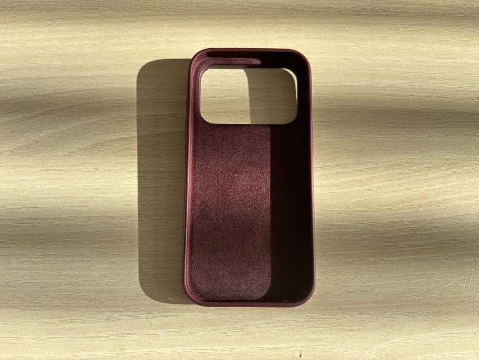 Husa iPhone 18 Pro Apple Silicone Case - Burgundy