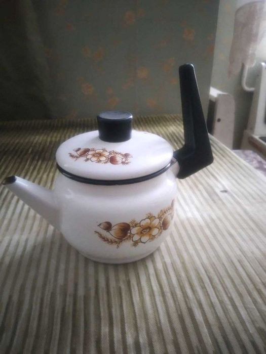 Сахарницв и завврной чайник