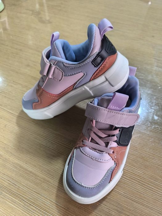 Продам детскую обувь