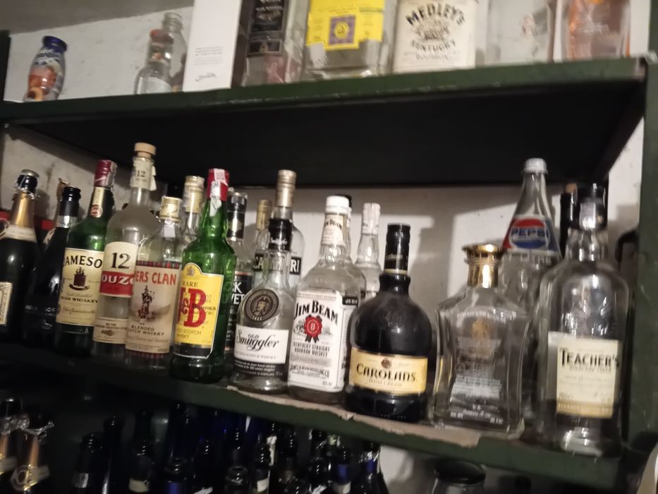 Кутии и бутилки от уиски