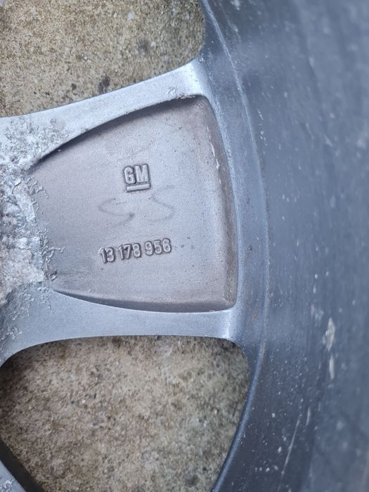 Vand jenti aliaj cu anvelope de vara opel