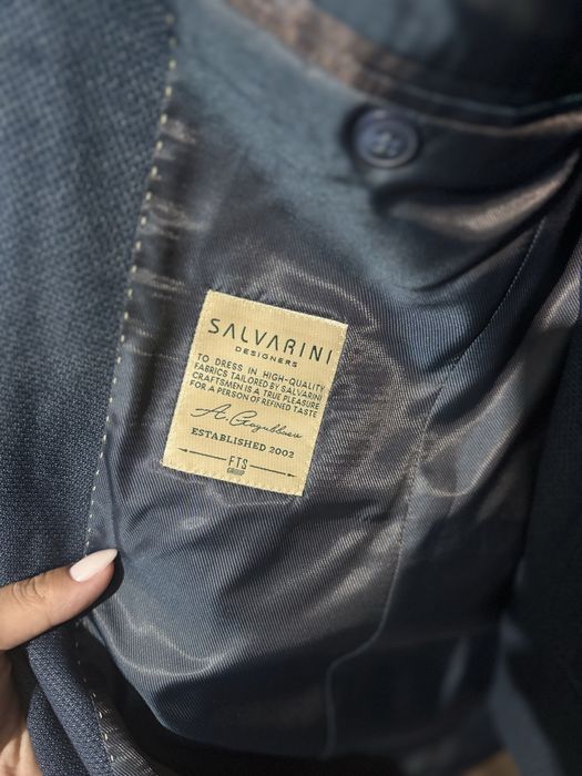 Продам костюм новый