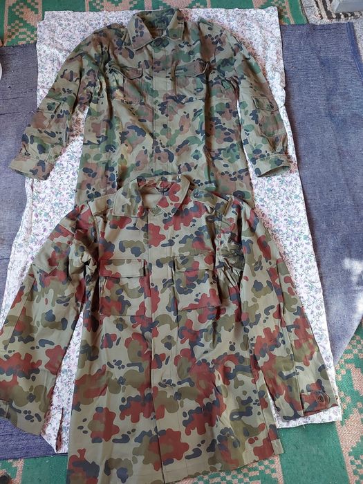 Veston camuflaj.