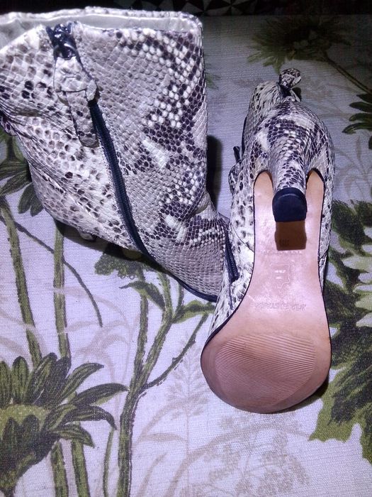 De vînzare ghete  de damă serie limitată din piele de piton pe