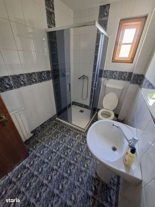 Casa si curte pentru o familie