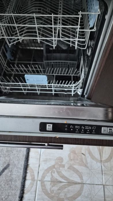 Продам посудомоюшую машину