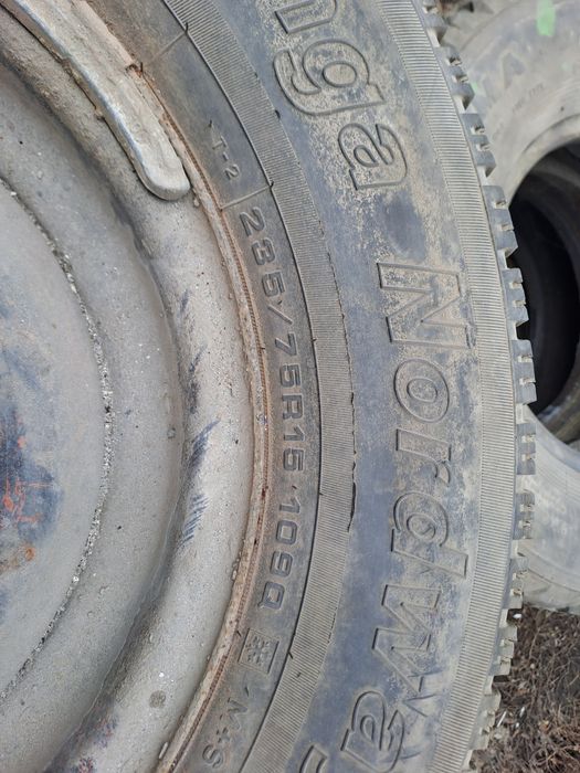 Продам резину стояло на уаз таблетка