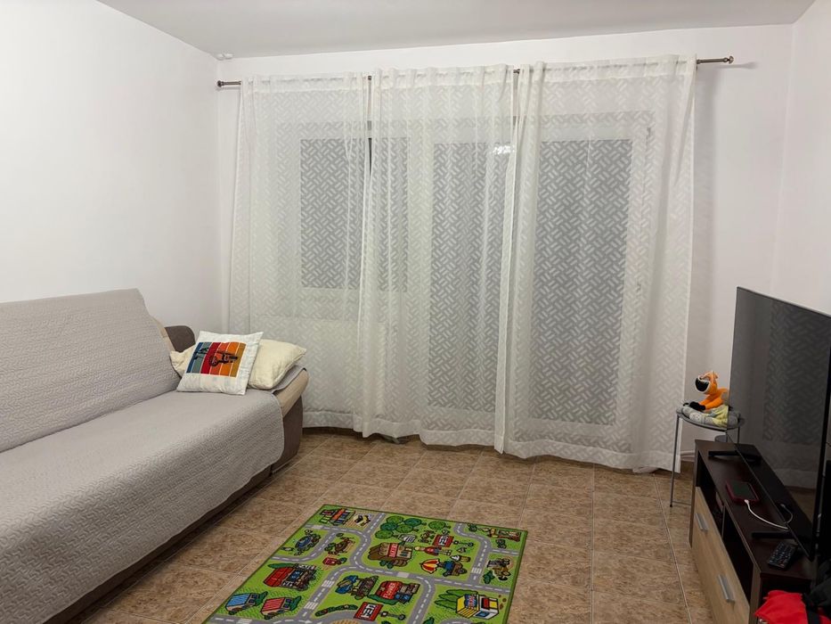 Inchiriez apartament cu 3 camere