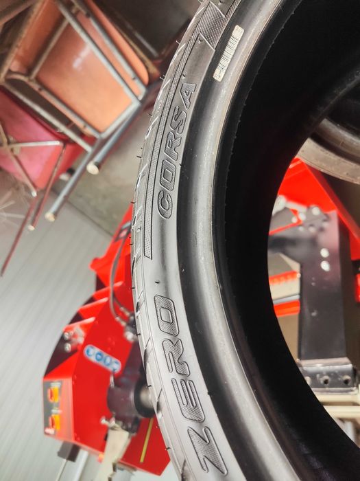 2бр. летни гуми 225/35/19 Pirelli