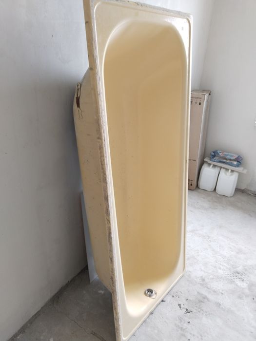 Продаётся б/у металлическая ванна.