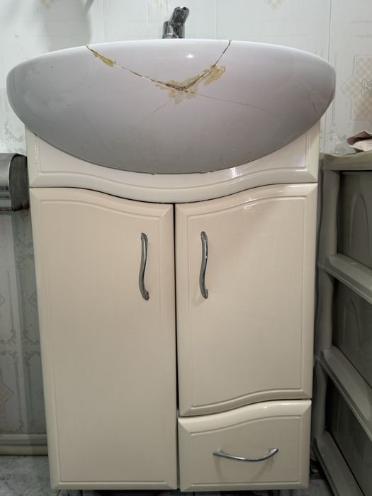 Раковина со шкафом