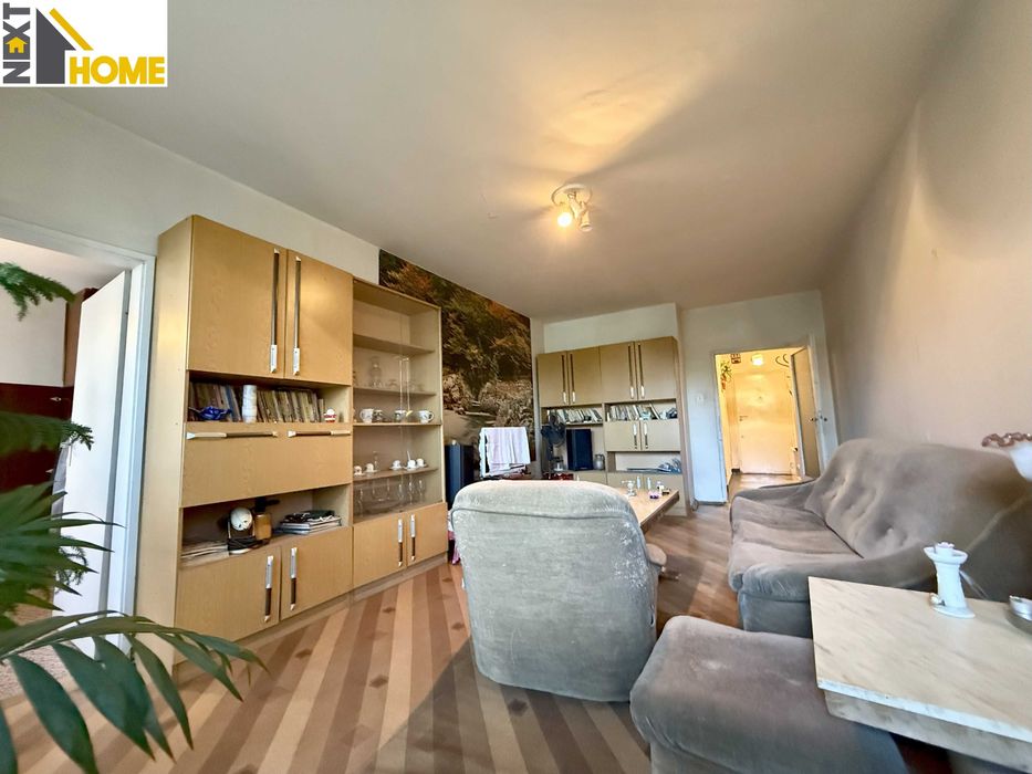 Просторен тристаен апартамент в монолитна жилищна сграда