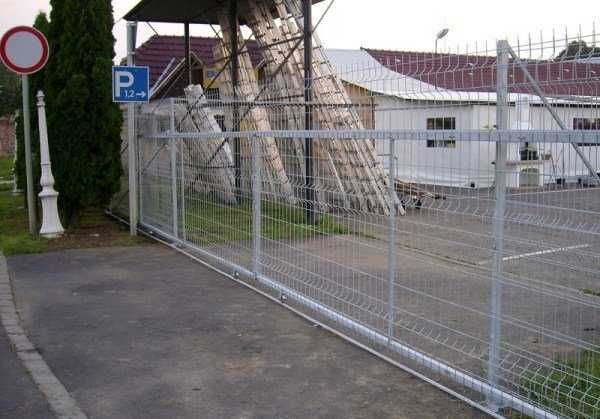 Garduri din plasa bordurata, tabla cutata si alte modele disponibile