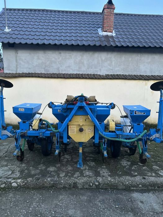 Vând semănătoare porumb spc 4