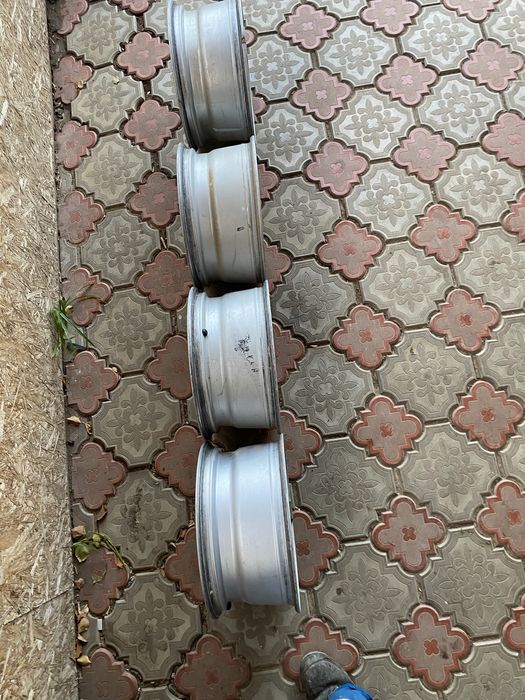 Диск на субару R16