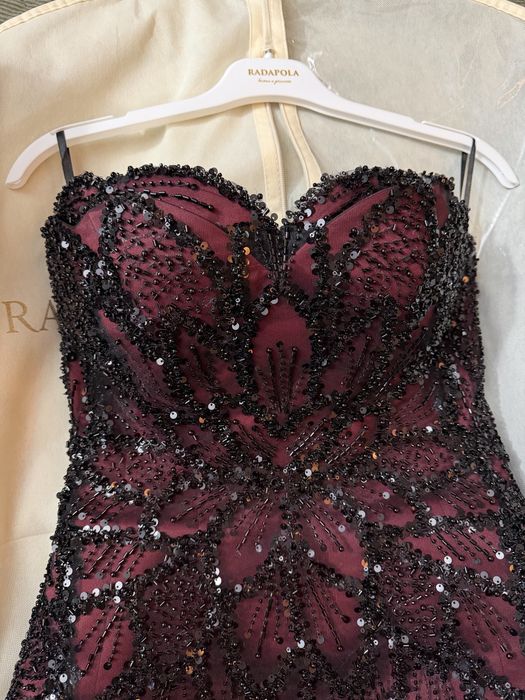 Официална къса рокля RADAPOLA