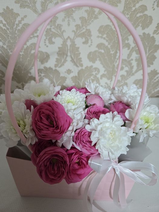 Продам цветы по 5000 тг.