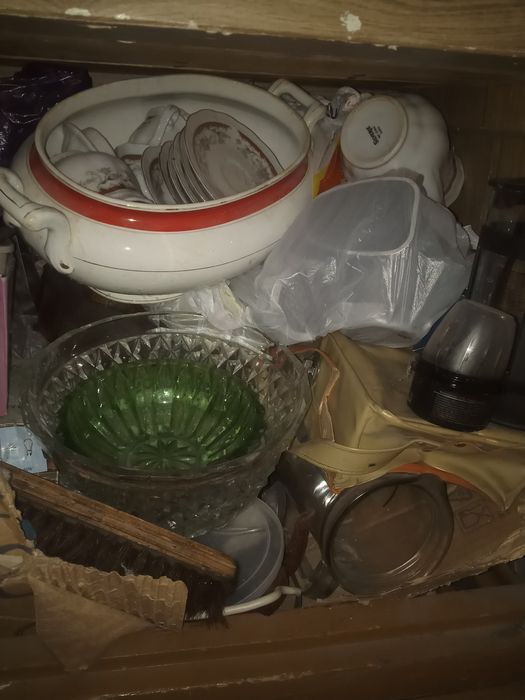 Кухонные пренадлежности разное.