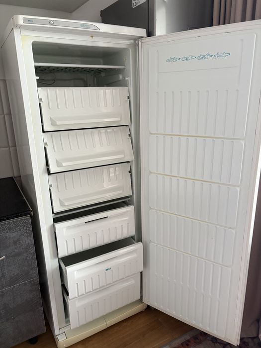 Продаю морозильник