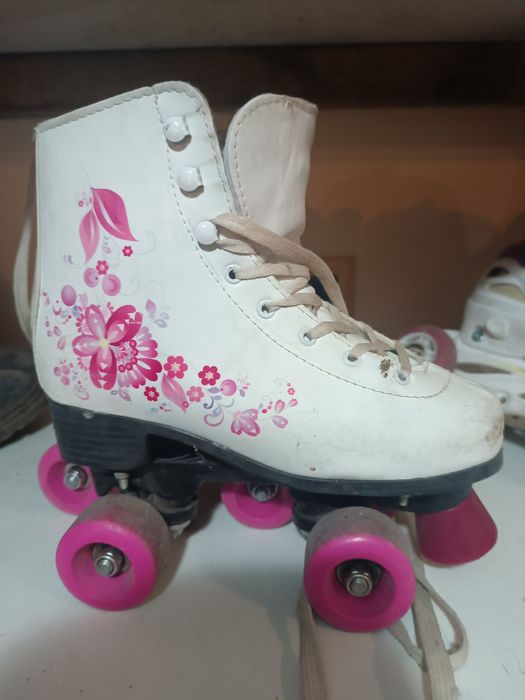 Продавам детски ролкови кънки
