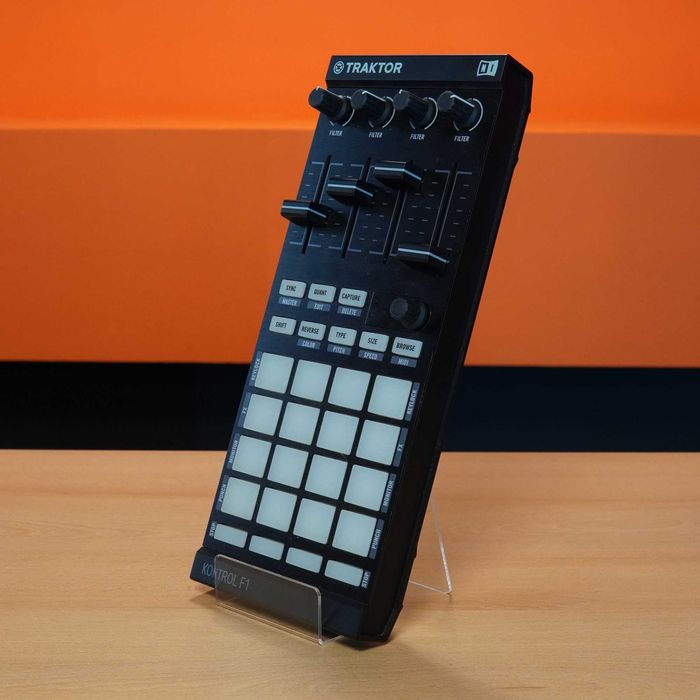 Native Instruments Traktor Kontrol F1