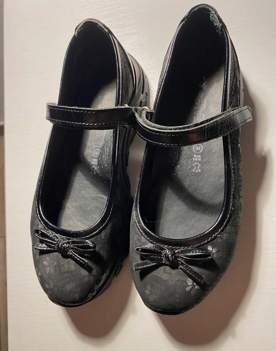 Pantofi negri fete benvenuti