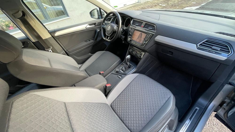 Vand VW Tiguan R-Line 2017 automat 2.0tdi led navi distronic lane assyst camera inc scaune.